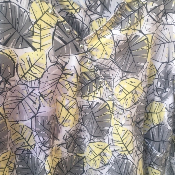 Lark Lane Leaf Print V-Neck Beaded 3/4 Sleeve Top 1X - Picture 5 of 6